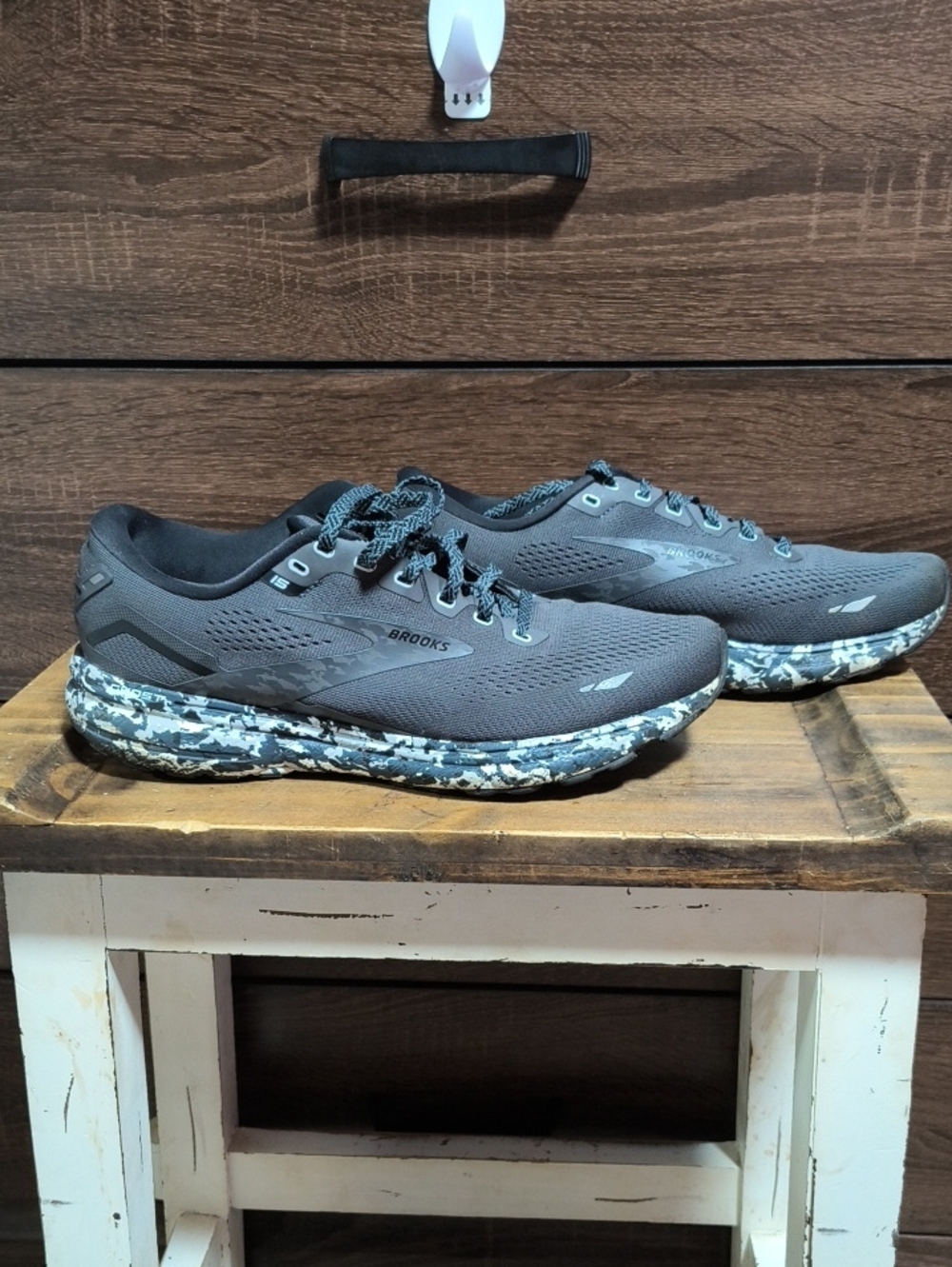 Brooks Men's Gray Athletic Running Shoes with Black-White Marbled Sole